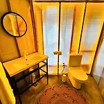 Hotel In Out