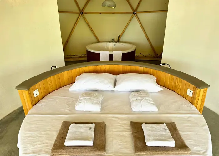 In Out מלון אנטליה